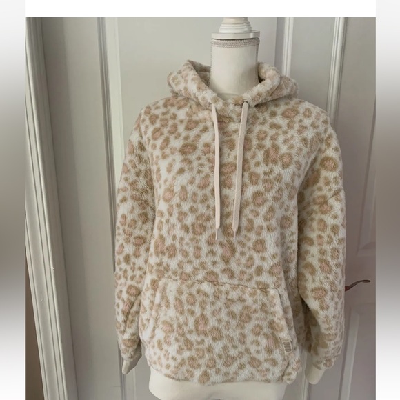 UGG Lora Sherpa Hoodie. Size M. MSRP $98 - Picture 9 of 16